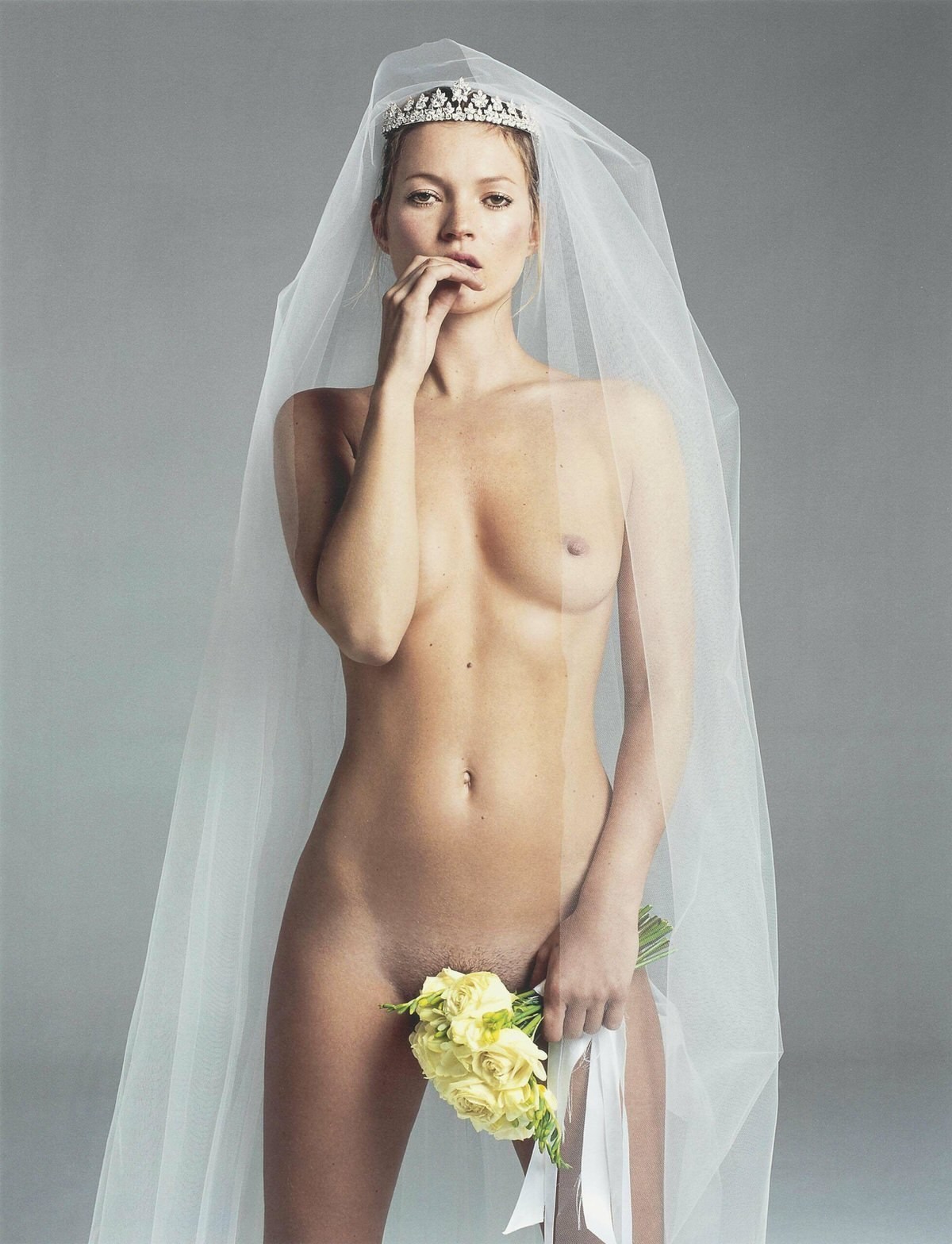 Красивая голая невеста