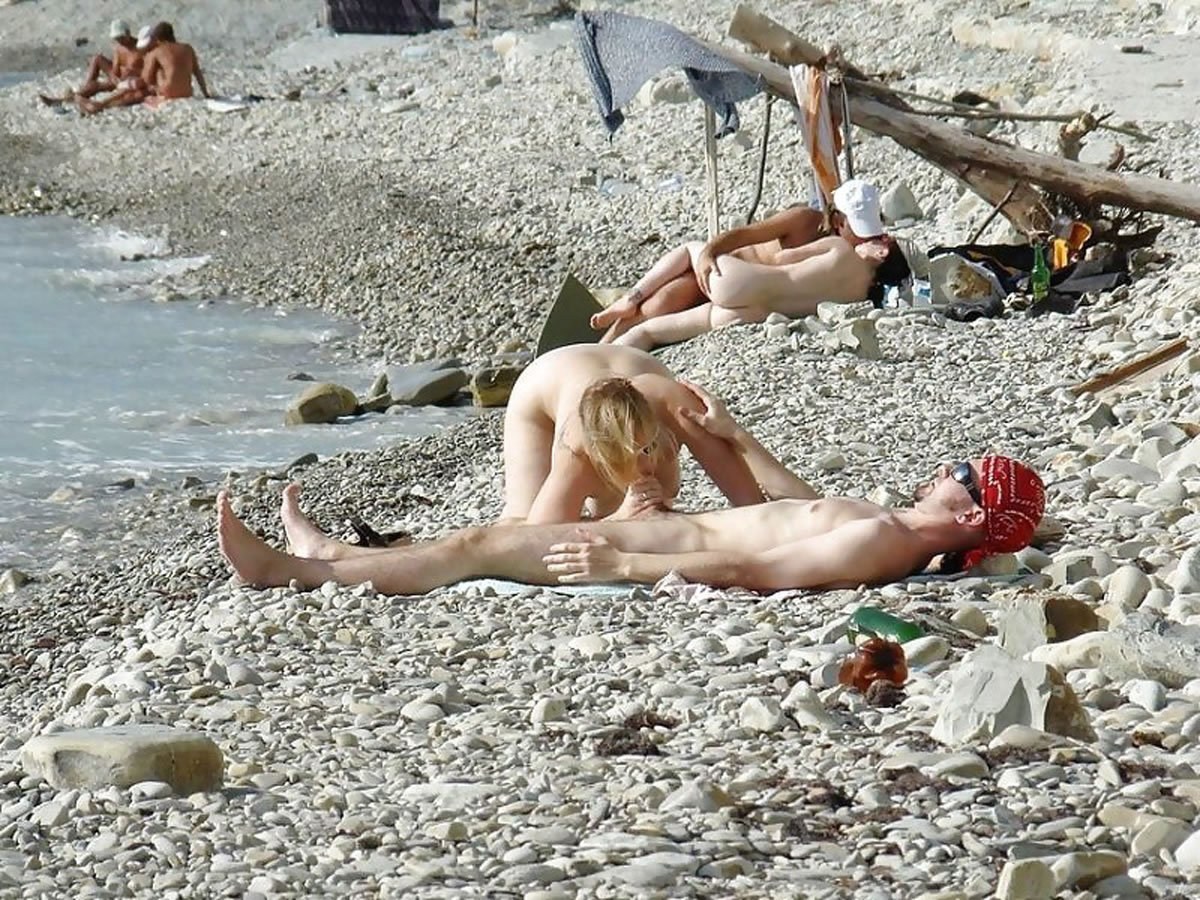 Море Пляж Крым Нудисты Женщины Показывают Пизду