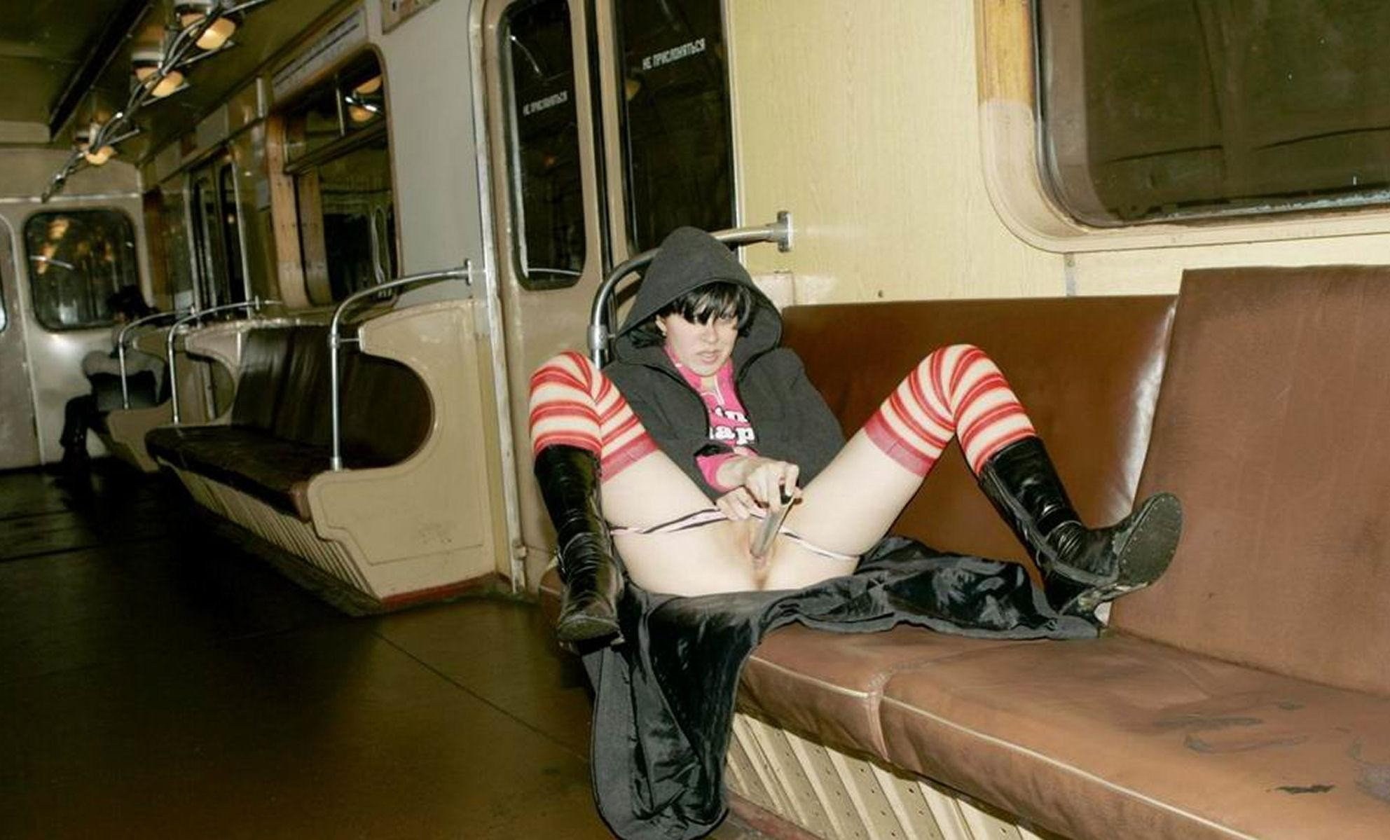 Порно засветы в метро 83 фото - секс фото 