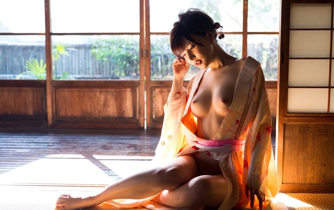 Сексуальные японские женщины на наших фото показывают свою наготу