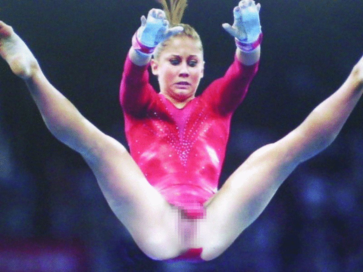 Обнаженная русская гимнастка Anka Merdok устраивает секс шоу