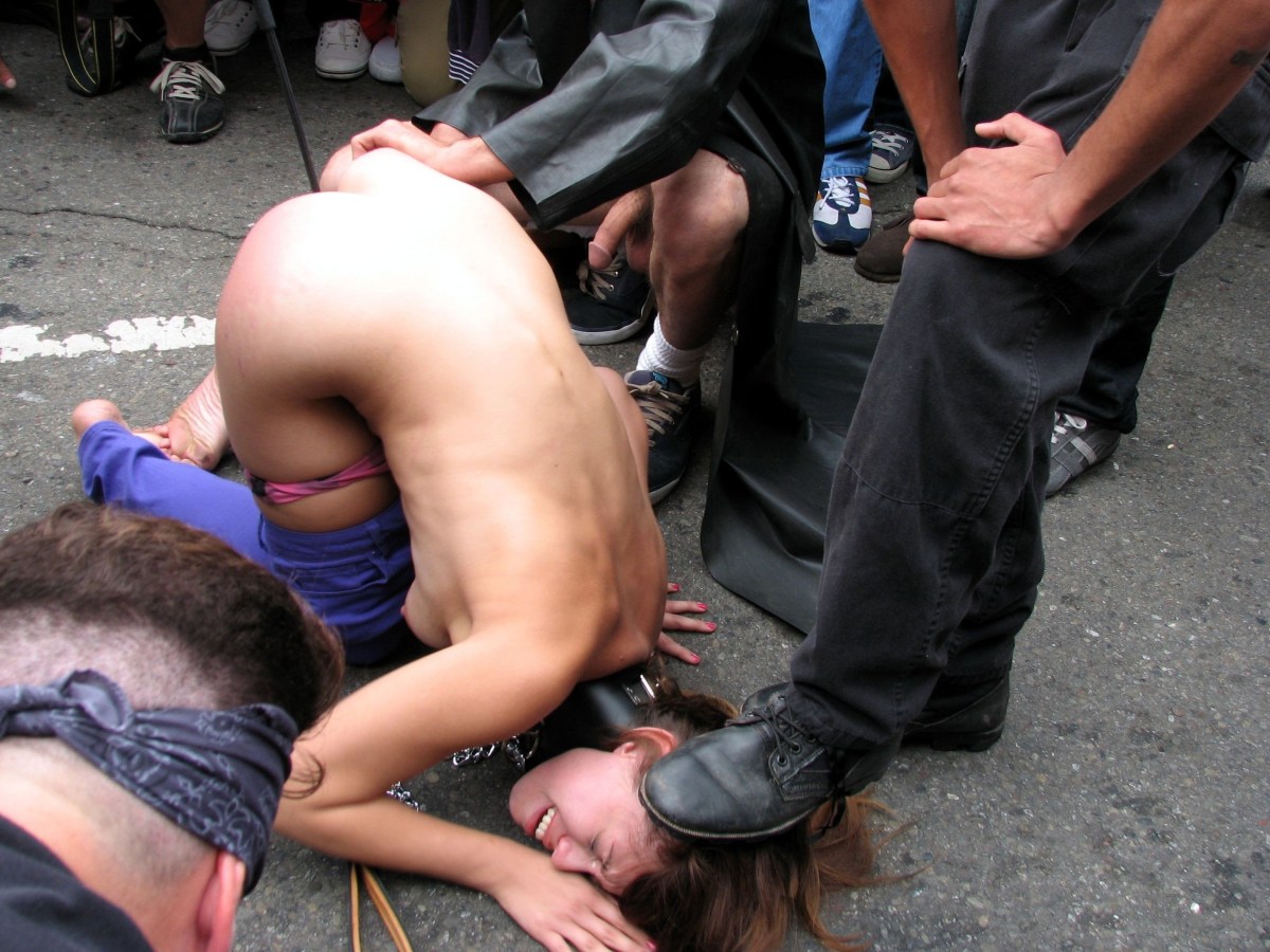 Порно Бесплатное Изнасилуют На Улице