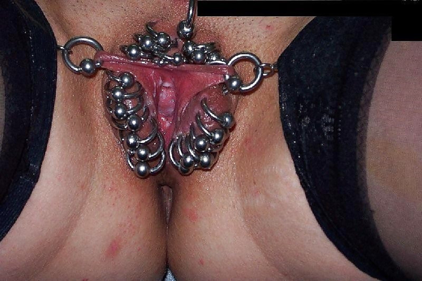 Extrem piercing pussy