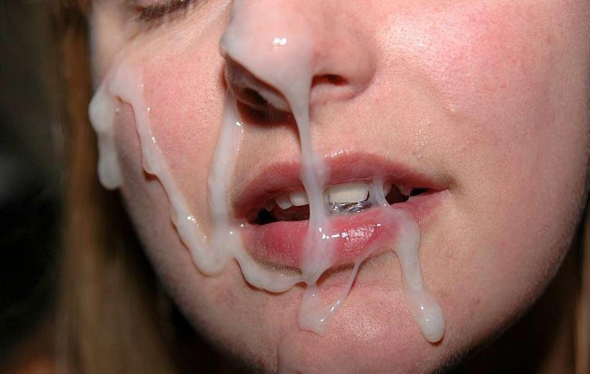 Страстная групповушка в квартире и стекающая сперма с губ кончил в рот