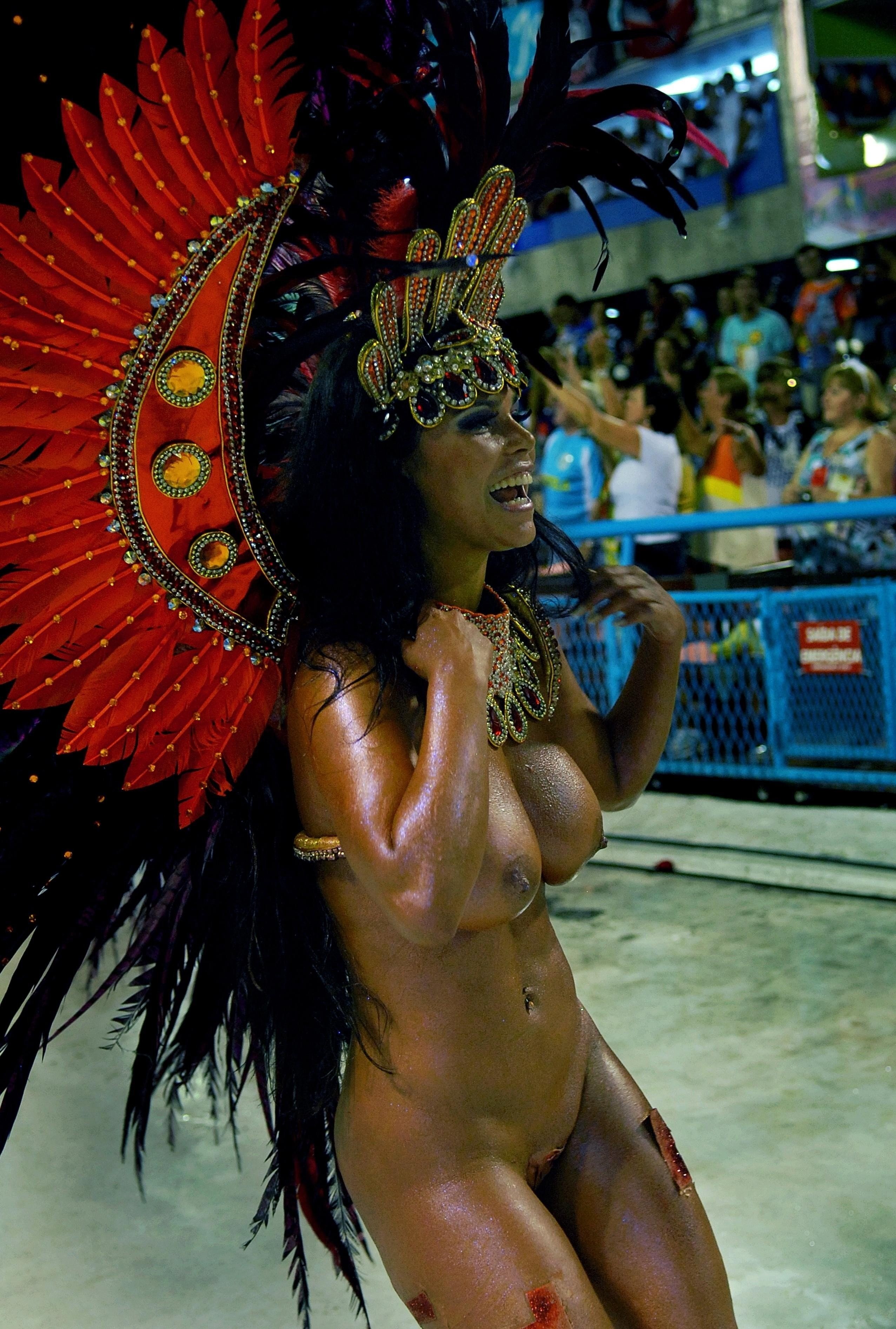 Эротические фото сексуальной бразильянки