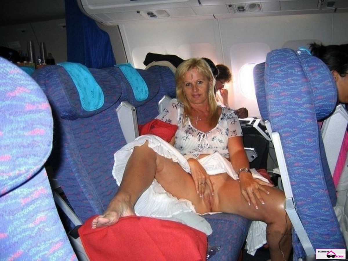 Порно голых дамочек в самолете фото