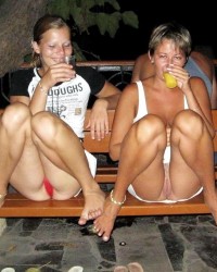Голые засветы пьяных девок (80 фото)