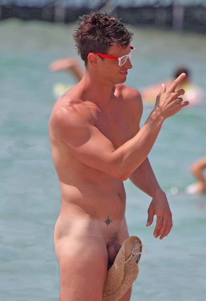 голые парни на пляже вконтакте фото 91