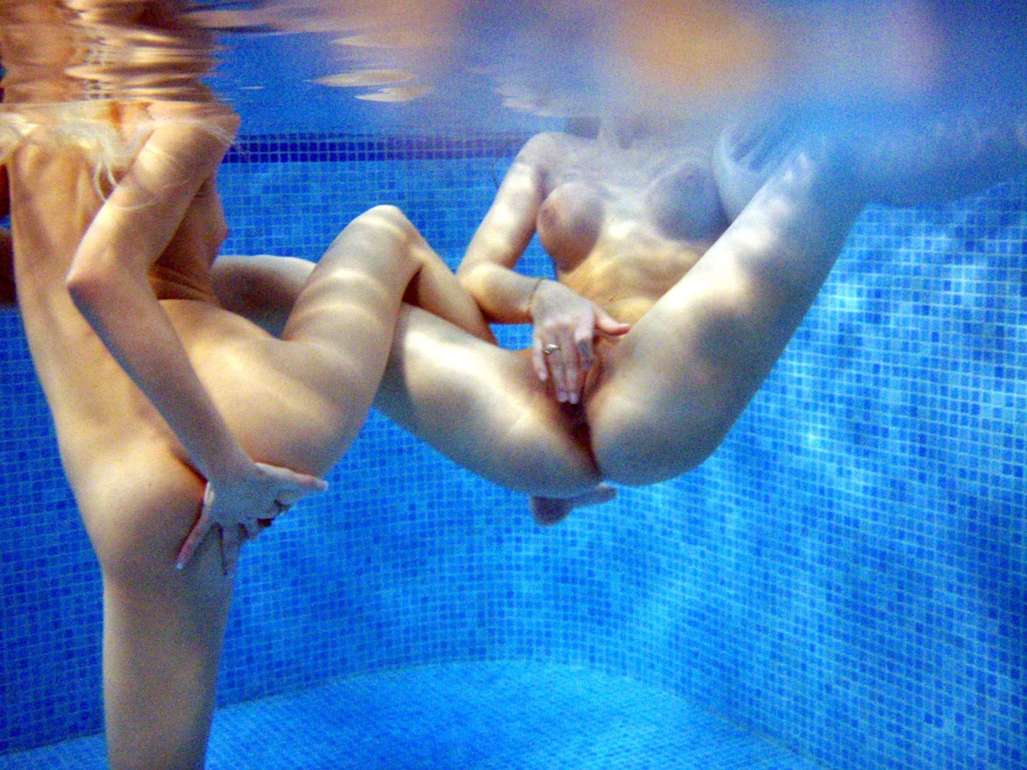 Красивые голые пловчихи - скачать порно