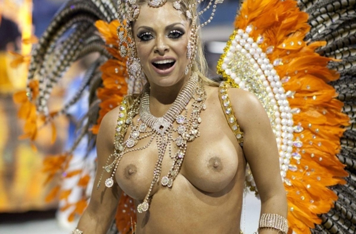 Голые бразильянки на карнавале.