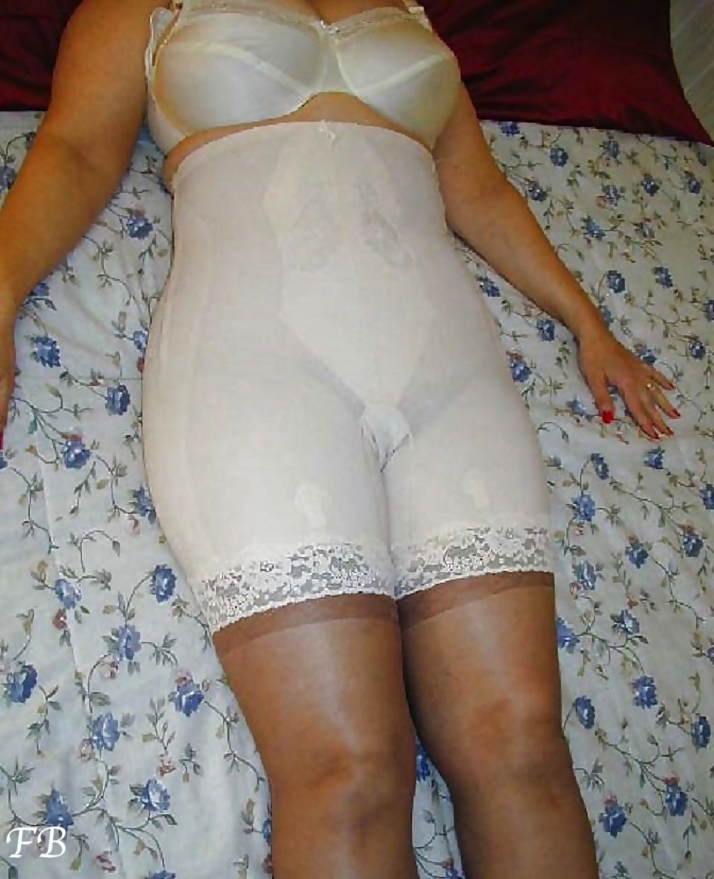 голая девушка в панталонах на фото фото 92